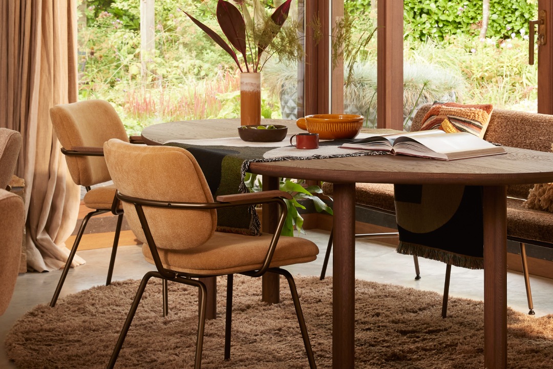 Eetkamerstoel Kobe met arm Sfeerbeeld 2